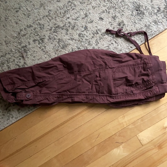 KISMET- cargo capris - Picture 2 of 3